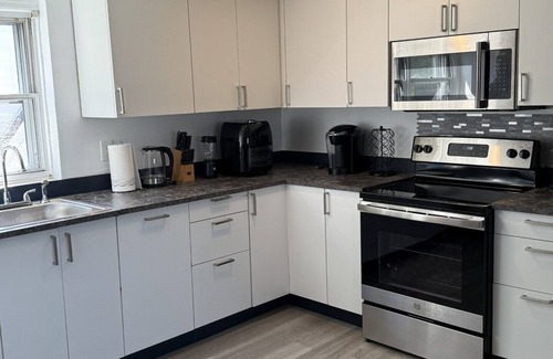North Lindenhurst Apartment | Private Modern 2-bedroom Gem in delightful Lindenhurst