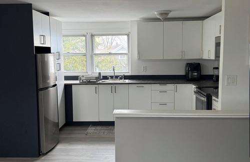 North Lindenhurst Apartment | Private Modern 2-bedroom Gem in delightful Lindenhurst