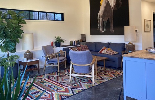 Beacon House | Private, modern carriage house. Great for couples!