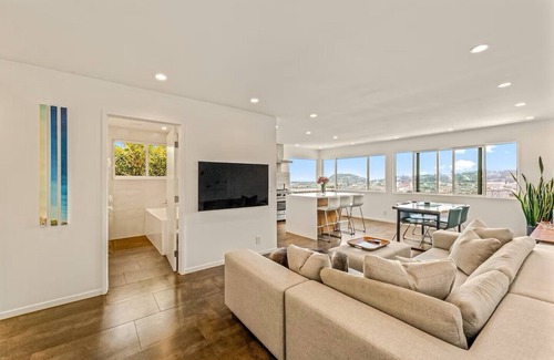 Bernal Heights House | Private Modern House: Stunning Views & Backyard