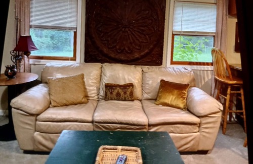 Columbia House | Private Mother In Law Suite. Cozy One BedRoom With Full Kitchen, & Full Bath.