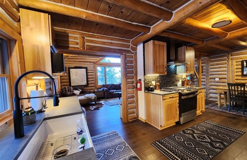 Allenspark House | Private Mountain Retreat near Mount Meeker, Views! Views! Views!- Coopers Cabin