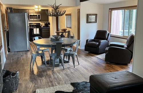 Payson Cabin | Private Mountain Retreat with room to roam! Horses welcome!