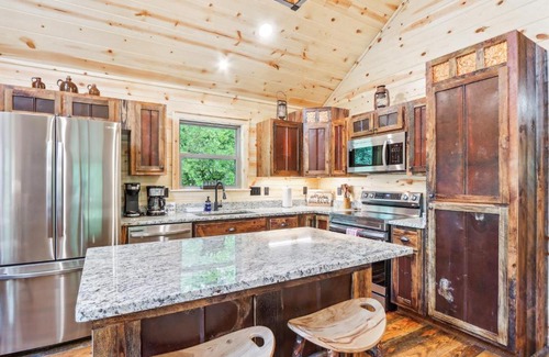 Murphy House | Private Murphy Cabin Rental with Wraparound Porch!