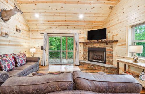Murphy House | Private Murphy Cabin Rental with Wraparound Porch!