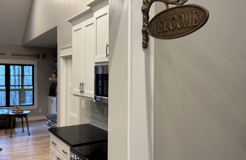 Clarkson House | Private New 6-BR Nolin Lake Retreat with Fire Pit and Commercial Ice Maker