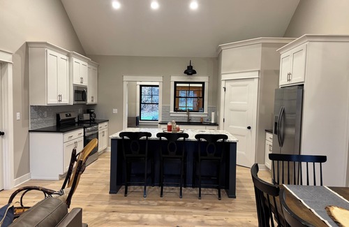 Clarkson House | Private New 6-BR Nolin Lake Retreat with Fire Pit and Commercial Ice Maker