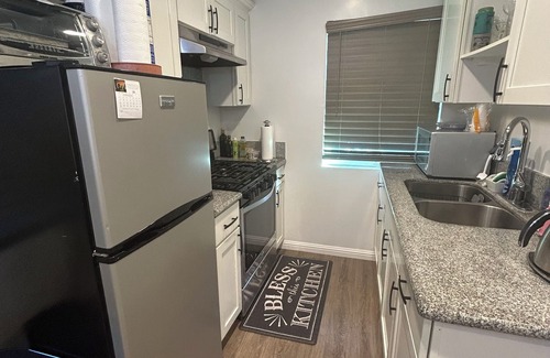 Downey House | Private Newly Furnished & Cozy Studio Perfect for 1-2 Guests