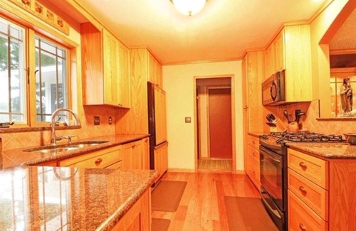 Ann Arbor House | Private Oasis Close to Ann Arbor (Baby Friendly)