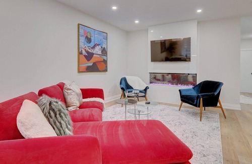 Midtown Toronto Apartment | Private Oasis in the Annex 2000 sq ft of Luxury