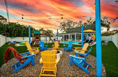 Largo House | Private Oasis Pool Putting Green & Court