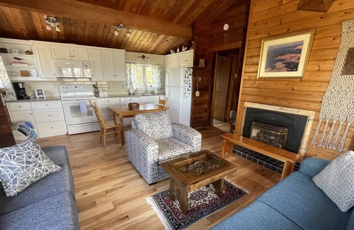 Anne's Land Cabin | Private Ocean Front Cabin Close To Cavendish Beach, Restaurants, & More!