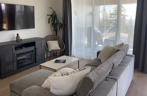 Sechelt Apartment | Private ocean view suite