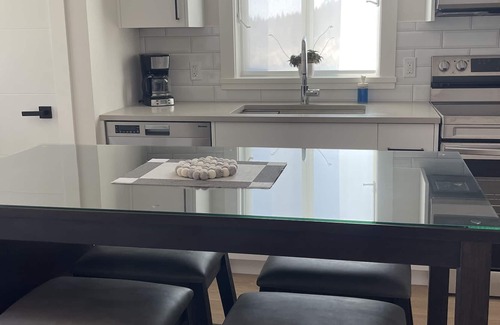 Sechelt Apartment | Private ocean view suite