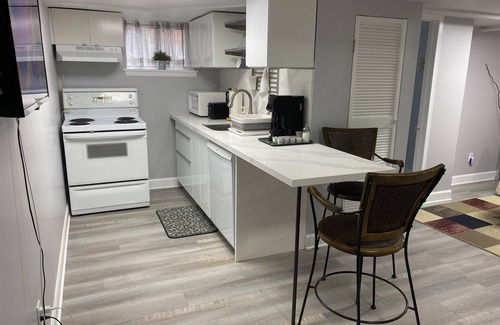 Clairlea - Birchmount House | Private one-bedroom apartment with separate entrance + free parkingn