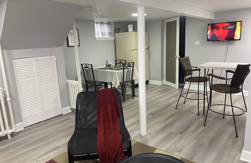 Clairlea - Birchmount House | Private one-bedroom apartment with separate entrance + free parkingn