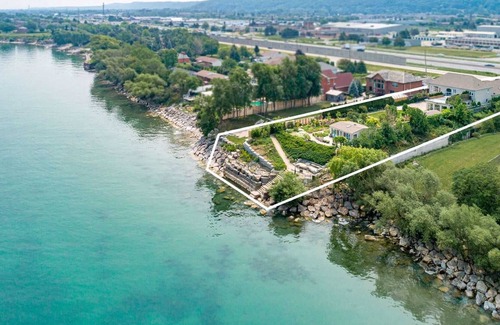 Grimsby House | Private Ontario Lakefront Estate House - Indoor Heated Pool - Near everything