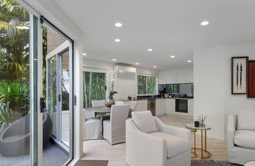 Parnell House | Private Paradise Designer's 2BR Home| Free Parking