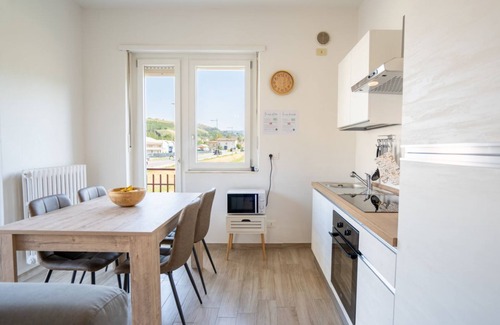 Alba House | [Private Parking] with Hill View