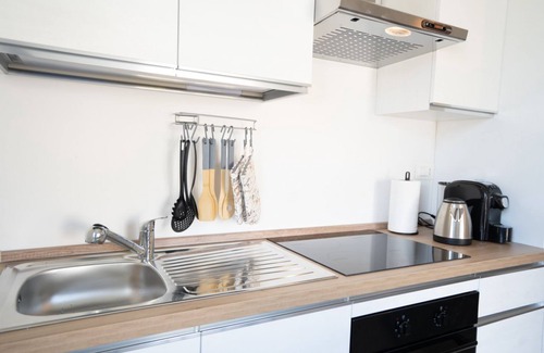 Alba House | [Private Parking] with Hill View