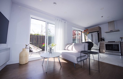 Cote-Des-Neiges—Notre-Dame-De-Grace House | Private patio 2BR King+Queen with Gym and Parking close to DT&Airport