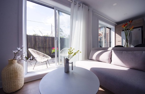 Cote-Des-Neiges—Notre-Dame-De-Grace House | Private patio 2BR King+Queen with Gym and Parking close to DT&Airport