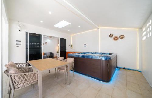 Patong House | Private patong home 4BR Jazzuci and 3 BR minimal, pick the house before book