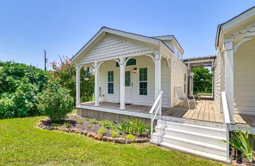 Weston House | Private Pavilion Countryside Cottage in Celina!