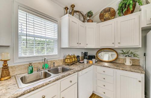 Weston House | Private Pavilion Countryside Cottage in Celina!