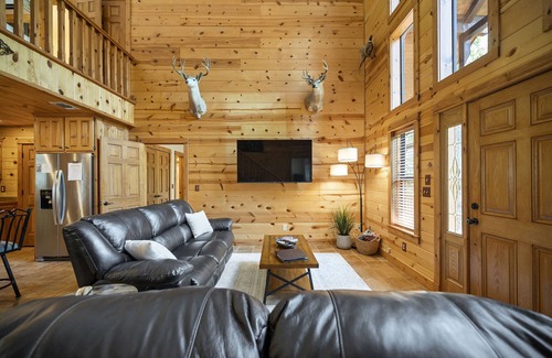 Broken Bow Cabin | PRIVATE Peaceful Cabin on 1.5 Acres with Hot Tub, Deck & HUGE Outdoor Fireplace!