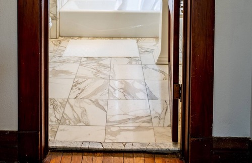 Southmoreland Apartment | Private Penthouse in a Midtown Mansion - Middle of KC!