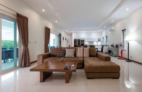 Hua Hin Villa | Private Pool 3-bedroom villa in tranquil Cha-am/Hua Hin. Relaxation awaits