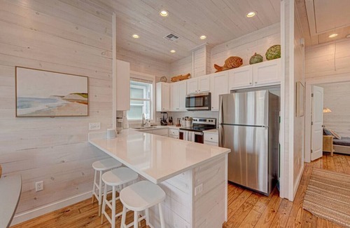 Port Aransas House | Private Pool/3BR/Modern Beach Bungalow/Short Walk to Beach
