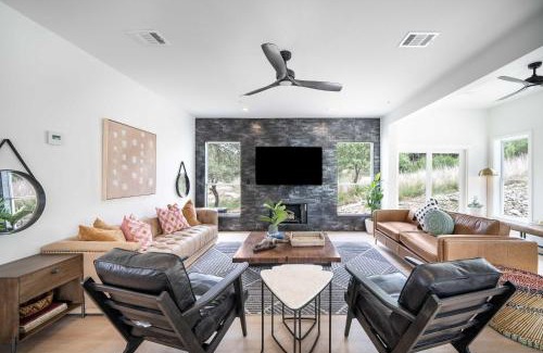 Austin House | Private Pool Backyard BBQ Grill Luxurious Home