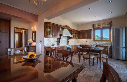 Mouzaki Villa | Private pool villa,experience a unique and luxurious holiday and amazing views.