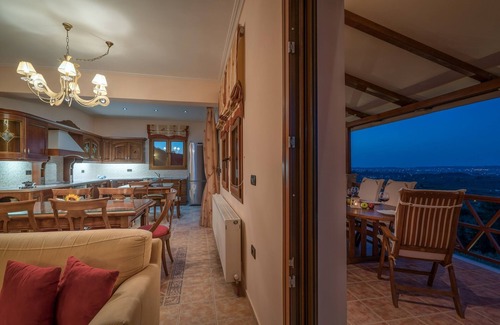 Mouzaki Villa | Private pool villa,experience a unique and luxurious holiday and amazing views.