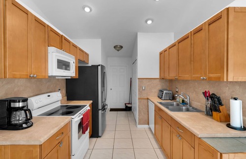 Caloosahatchee House | Private Pool Home in Cape Coral with Mini Golf & Relaxing Lanai