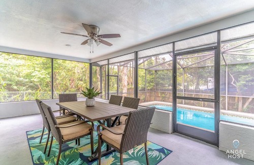 Windsor Mill House | Private Pool Home with Covered Lanai 2 Miles to Hudson Beach