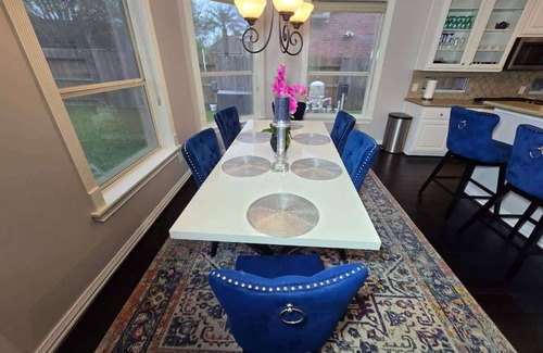 Pearland House | Private Pool Oasis | KING BED |Theater | Sleeps 12