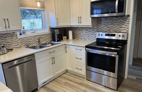 Okanagan-Similkameen House | Private pool- Outdoor Patio -4 beds 3.5 Baths!