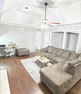 Prattville House | Private Pool Paradise