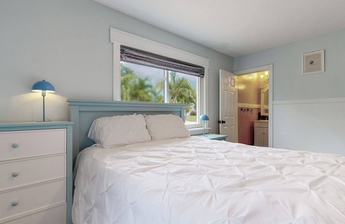 Melbourne House | Private Pool | Pet-Friendly | Private Backyard | FMEL2