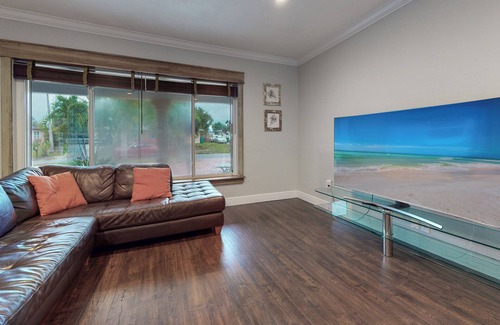 Melbourne House | Private Pool | Pet-Friendly | Private Backyard | FMEL2