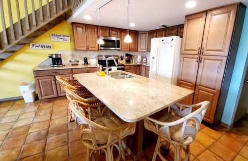 Key Colony Beach House | Private pool, sleeps 7, 5min access to Ocean, 37.5ft dock, shelter bay view.
