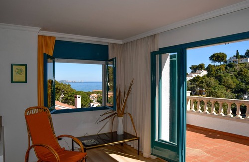 Pals Villa | Private pool, sea view, only 700 m. from the beach.