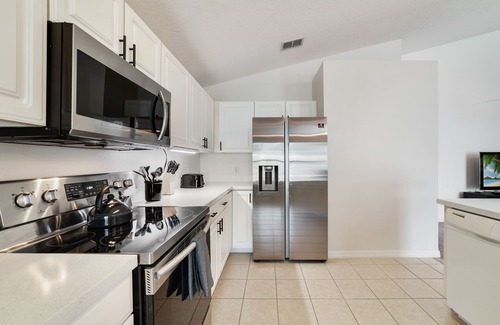 Kissimmee Villa | Private Pool & Spa Only 8 mi to Disney! Gated Community Book 7+ Nights & Save!
