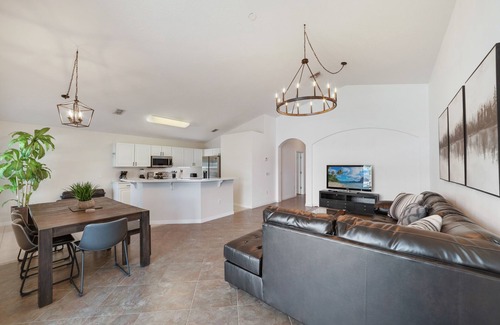 Kissimmee Villa | Private Pool & Spa Only 8 mi to Disney! Gated Community Book 7+ Nights & Save!