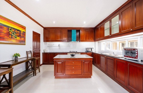 Talat Yai Villa | Private Pool Villa Free Airport Transfer.