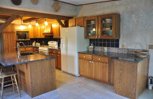 Killington House | Private Post & Beam Home Ideal for Family or Group Gatherings