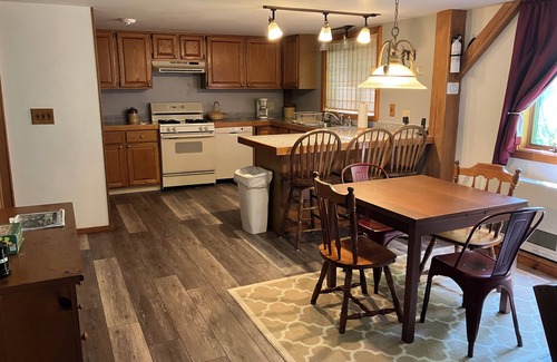 Killington House | Private Post & Beam Home Ideal for Family or Group Gatherings